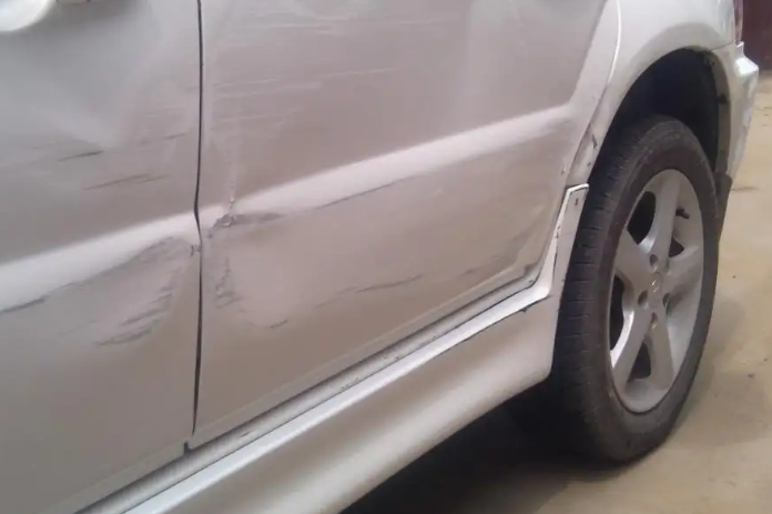 汽車救援解答汽車劃痕怎么辦？