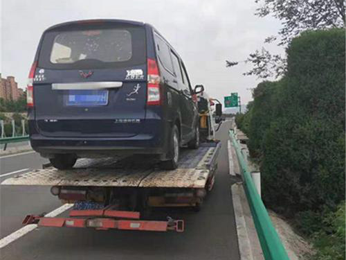 武威汽車雪地困境救援：專業(yè)救援，讓愛車安全回家